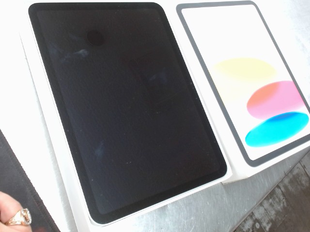 Ipad a16 dans boite etat parfaite