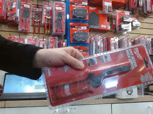 Coax crimper