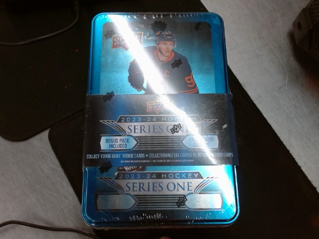 Hockey tin 2023-24 9 packs bleu