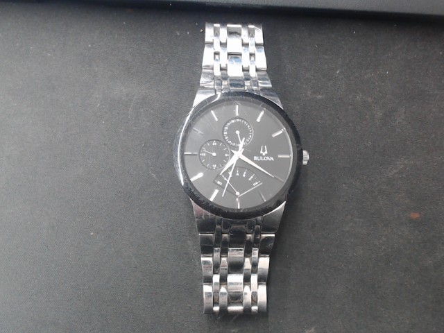 Montre argent face noir chrono quartz