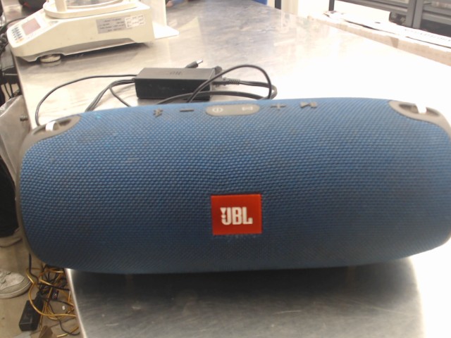 Jbl xtreme blue +chargeur