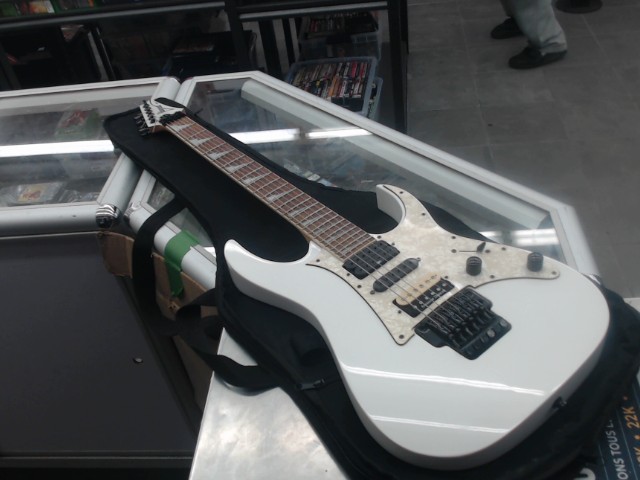 Guitare electrique blanche avec case