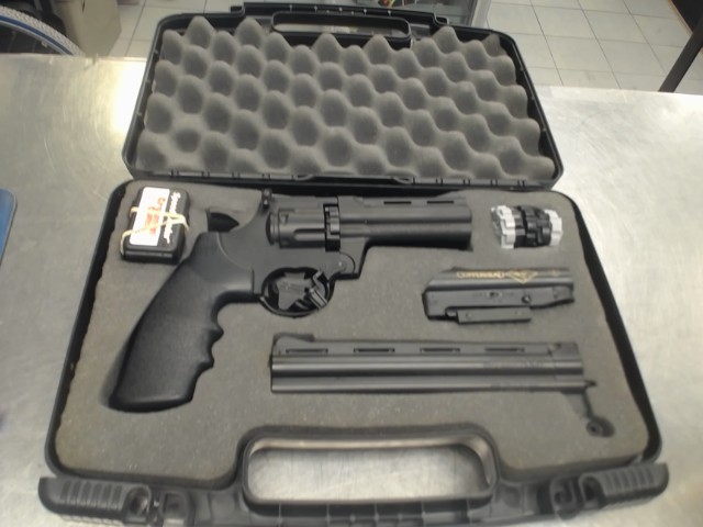 Crosman revolver 357 dans case