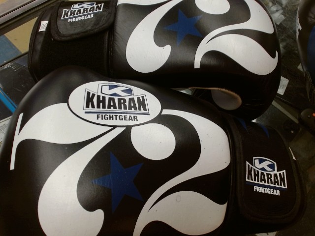 Gant de boxe noir