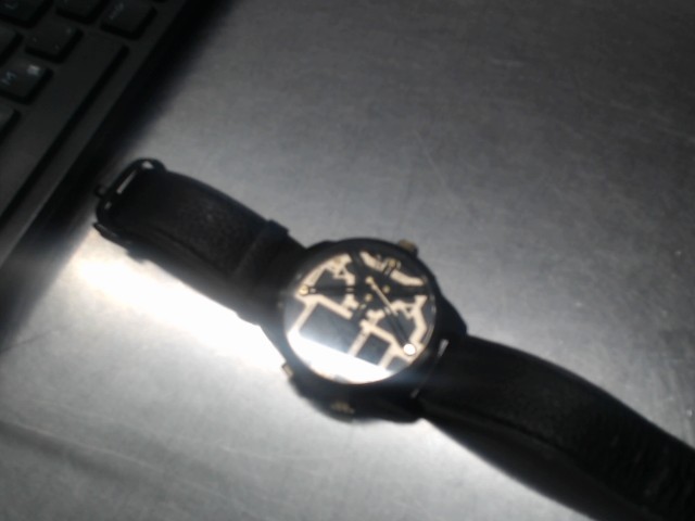 Montre police noir et or