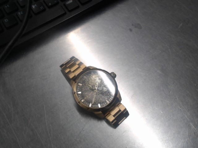 Montre police couleur or
