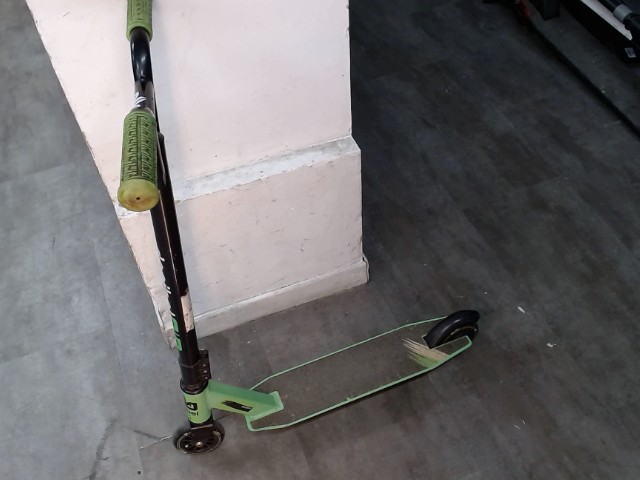 Trotinette noir verte