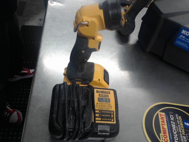 Lumiere dewalt avec chargeur