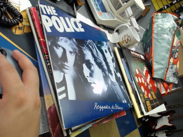 The police reggatta de blanc
