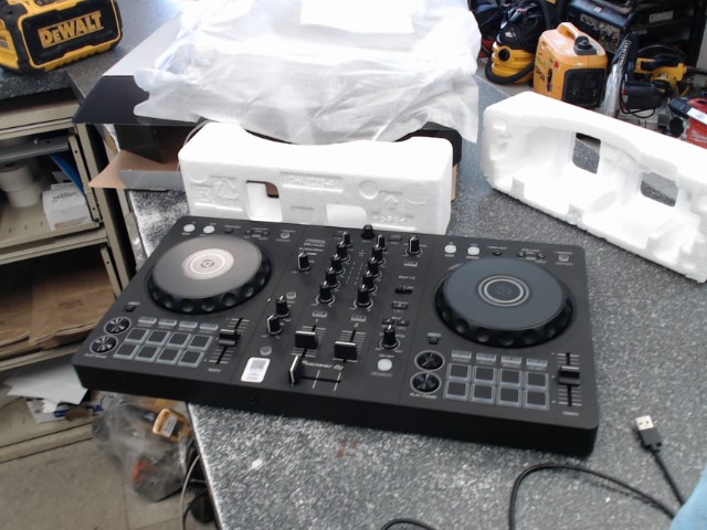 Table de dj ddj-flx4 neuf en boite