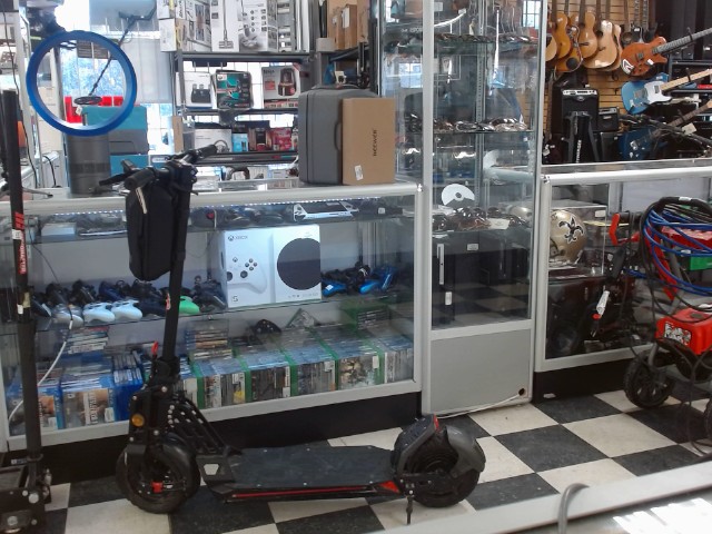 Trotinette electrique + charg acc42
