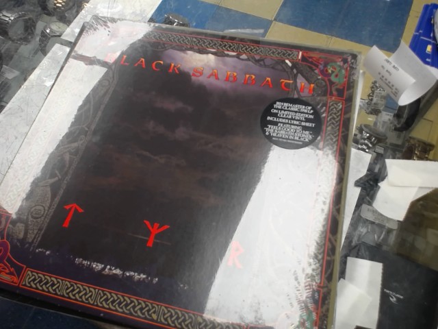Black sabbath tyr vinyl