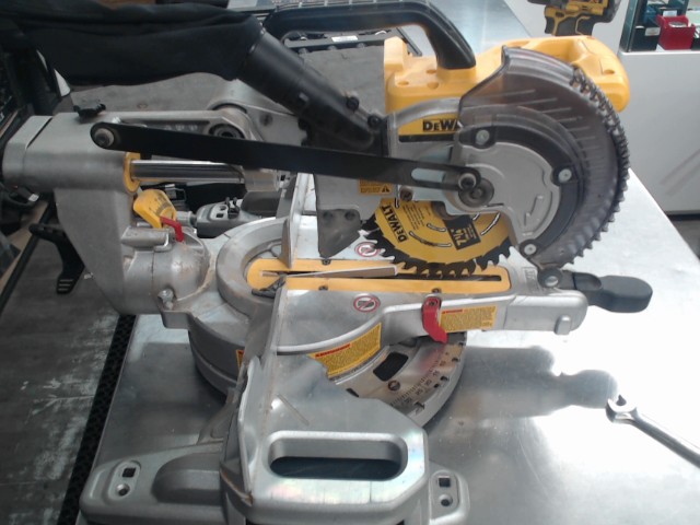 Scie a onglet dewalt a batterie