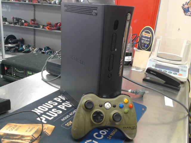 Xbox avec manette et fils