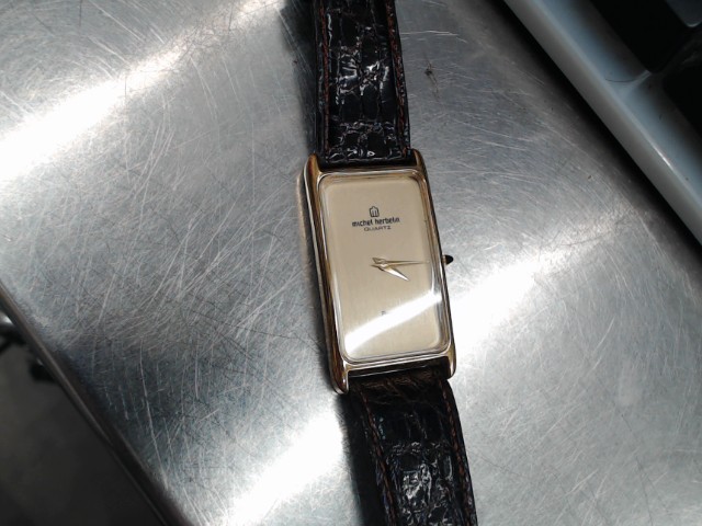 Montre pour femme tank style dor� cuir