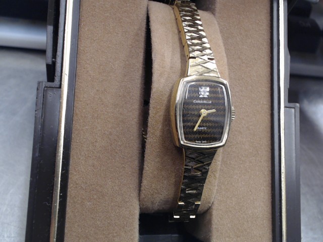 Petite montre dor�e et brune