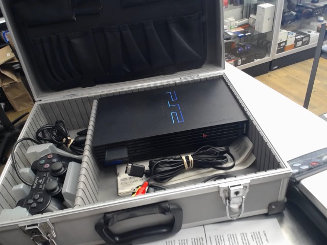 Console ps2 en boite avec manuelle+manet