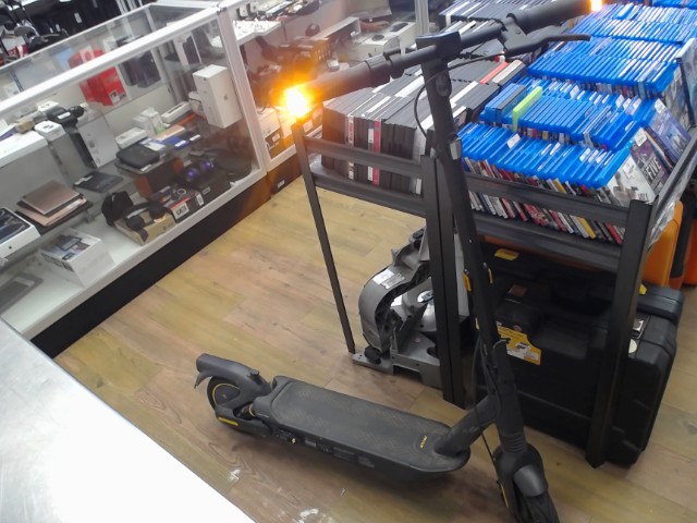 Tritinette electrique 900watt/70km auton