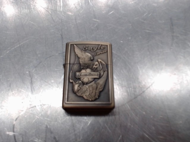 Lighter en metal relief aigle