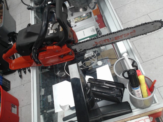 Chainsaw rouge