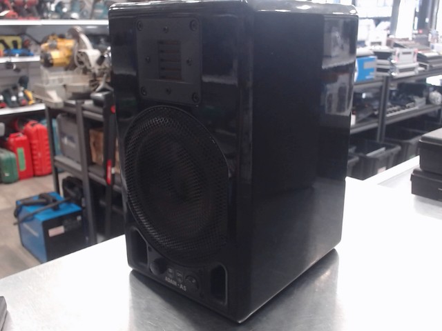 Powered studio monitor professionnel