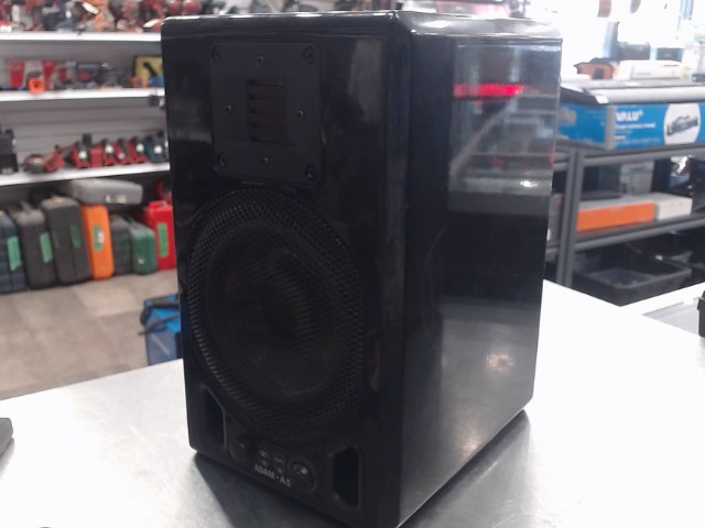 Powered studio monitor professionnel