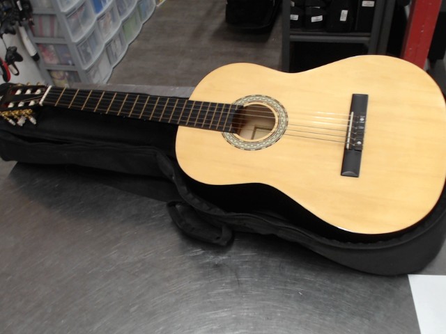 Guitare accoustique +case mou accessoire
