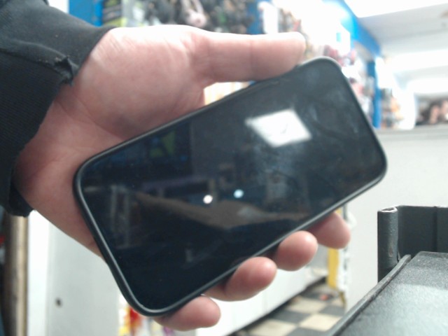 Iphone 15 128gb cracked screen