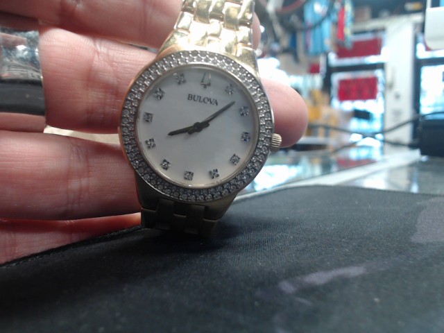 Montre bulova couleur or