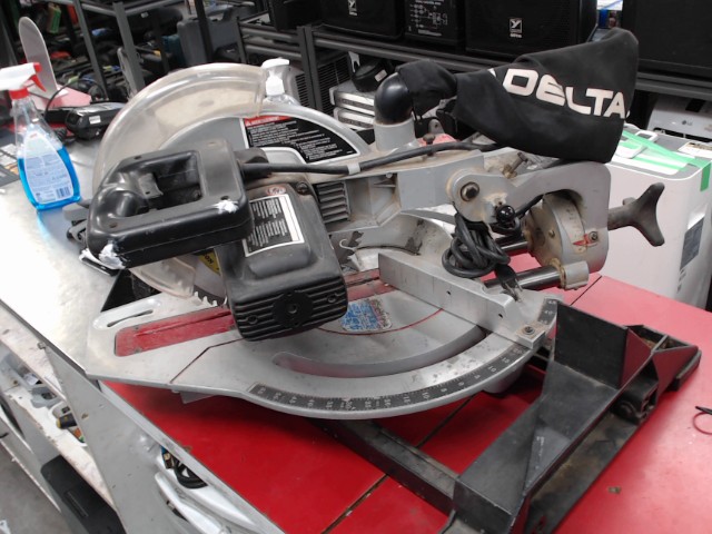 Scie a onglet compose delta