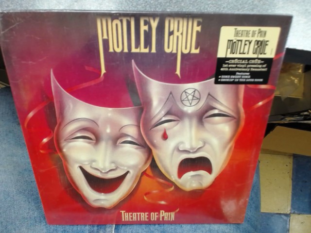 Theatre of pain vinyl neuf