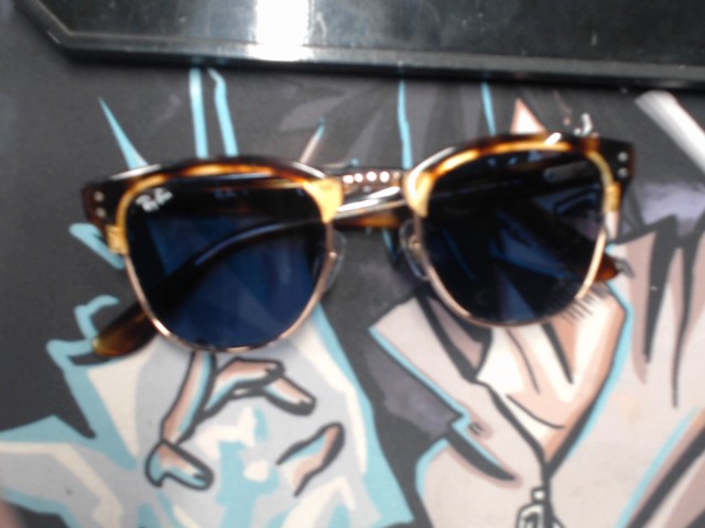 Ray ban clubmaster reverse
