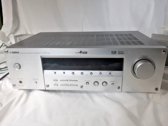 Stereo yamaha gris