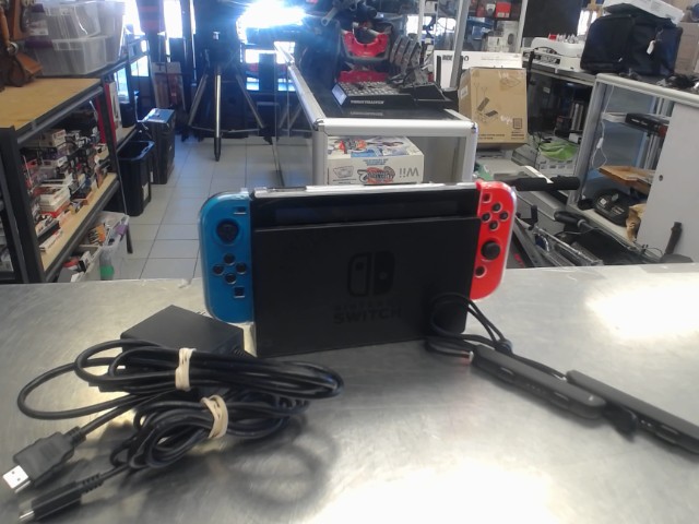 Nintendo switch + dock + fils