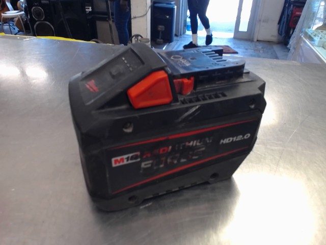 Batterie milwaukee 12ah