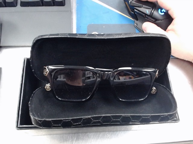 Lunette noire style aviator