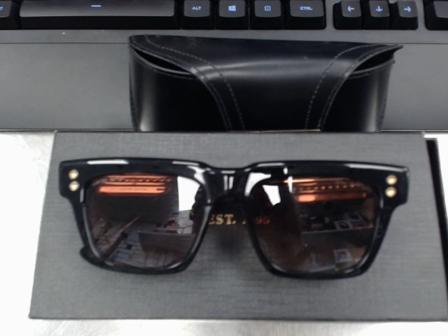 Lunette noire et dore