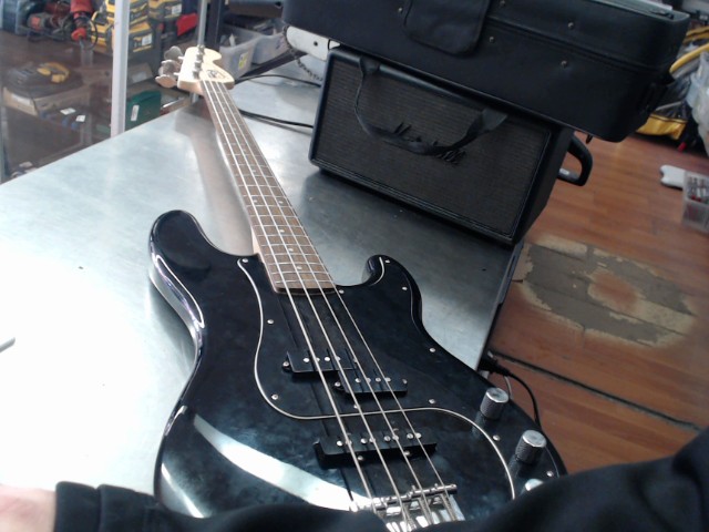 Guitar bass squier