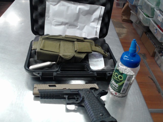 Pistol airsoft avec hustler + case