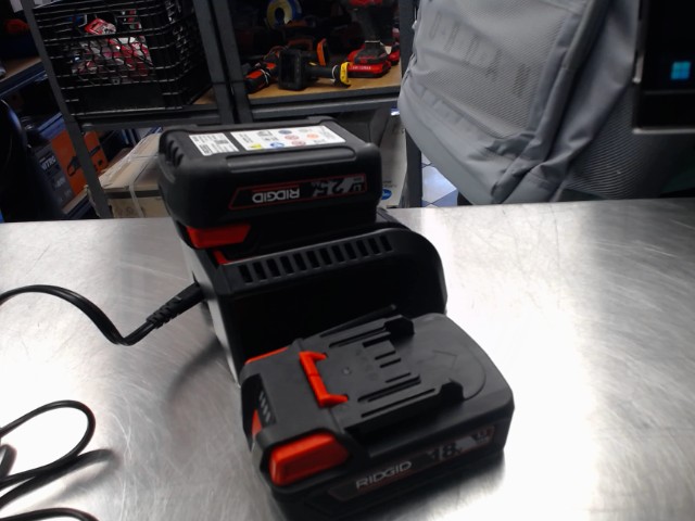 2 batterie rigid plus chargeur 2.5ap