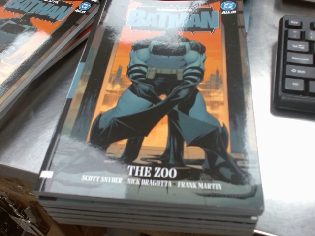 Absolute batman the zoo