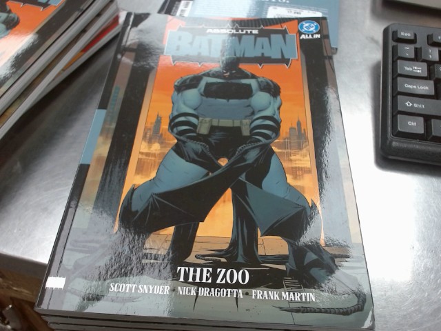 Absolute batman the zoo