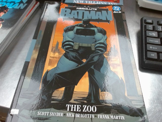 Absolute batman the zoo