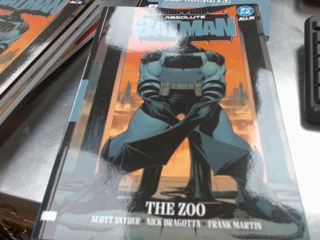 Absolute batman the zoo