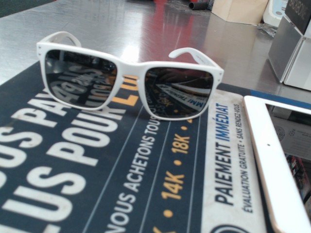 Lunette blanche