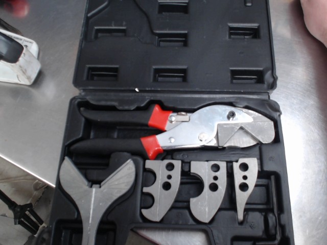 Angle cutter dans case