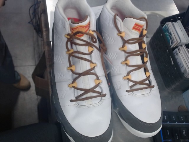N jordan blanc brun et jaune