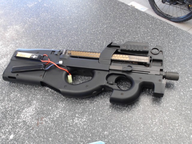 Airsoft rifle p90+batt