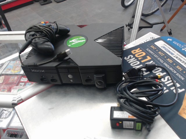 Console xbox avec man et fils ouverte