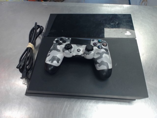 First gen ps4 + man et fil